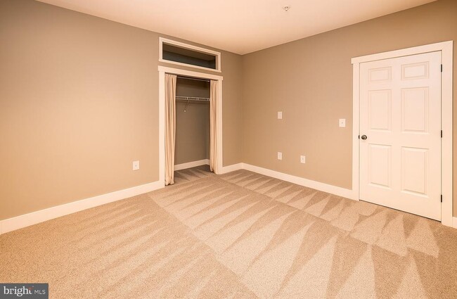 Building Photo - 1955 Pawlet Dr