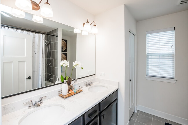 Building Photo - 12513 S Willowgate Ln