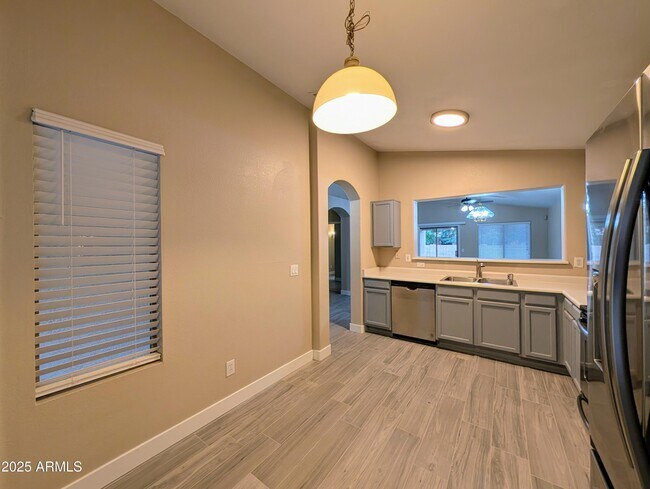 Building Photo - 7059 W Gardenia Ave