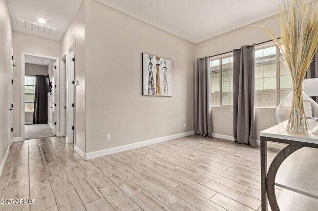 Building Photo - 11807 W Pkwy Ln