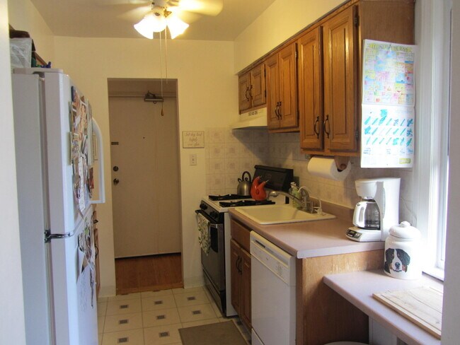 Building Photo - 349 Bloomfield Ave