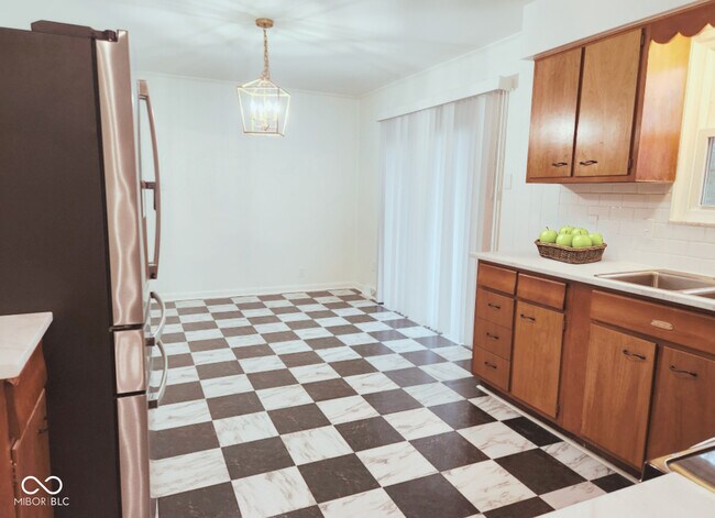 Building Photo - 9502 E 600 S