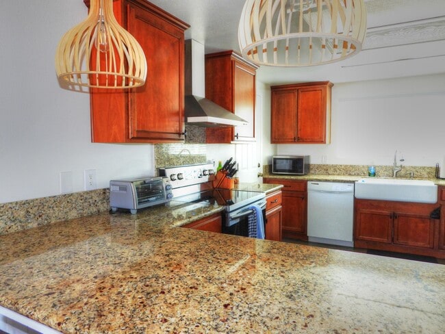 Building Photo - 56814 Mountain View Trail