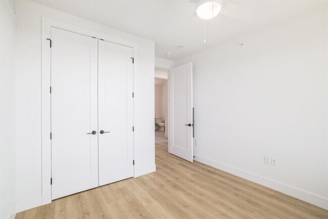 Building Photo - 1701 Simond Ave