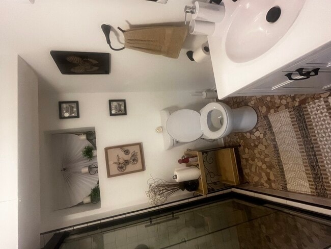 Building Photo - 13622 S School St