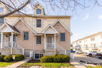 Building Photo - 215 W Cortland Center Rd