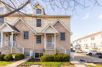 Building Photo - 215 W Cortland Center Rd