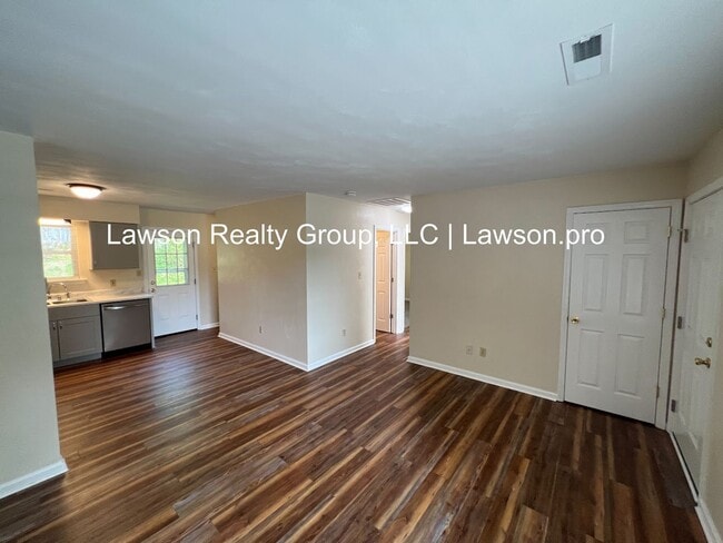 Building Photo - 7th St 306-8