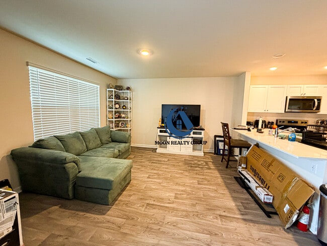 Building Photo - 119 Seymour Vlg Dr