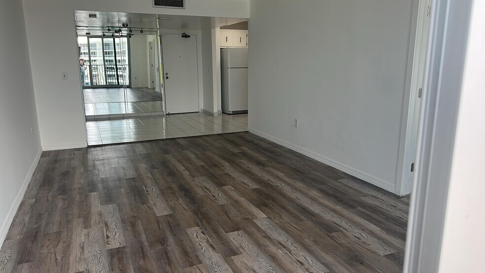 Building Photo - 9273 Collins Ave