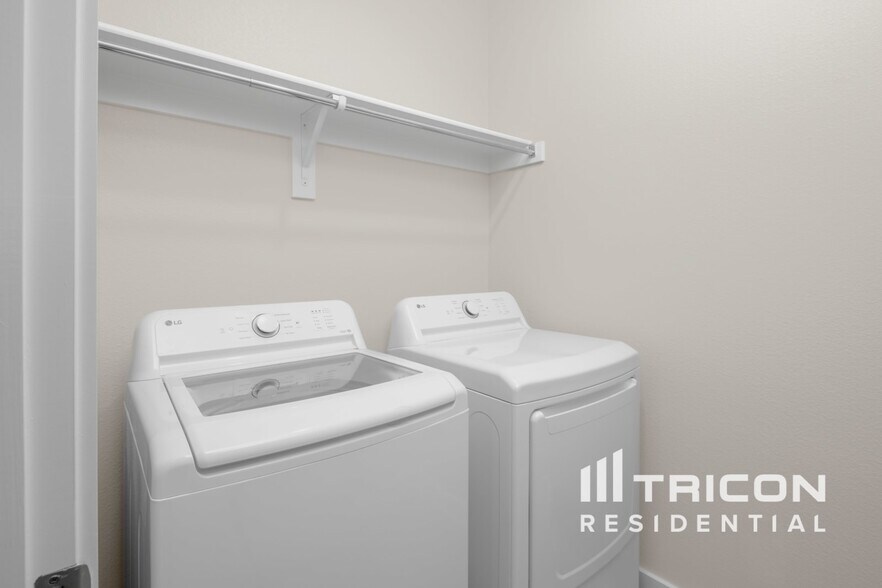 Building Photo - 2281 E Miller Rd