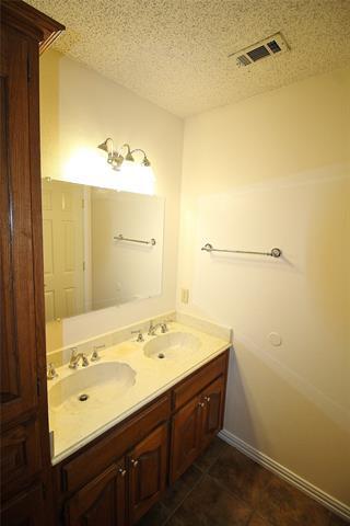 Building Photo - 906 Moore St