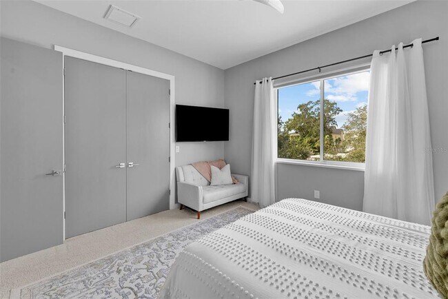 Building Photo - 3624 S Gardenia Ave