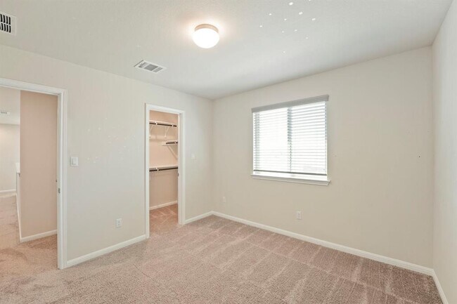 Building Photo - 202 Driftwood Ln