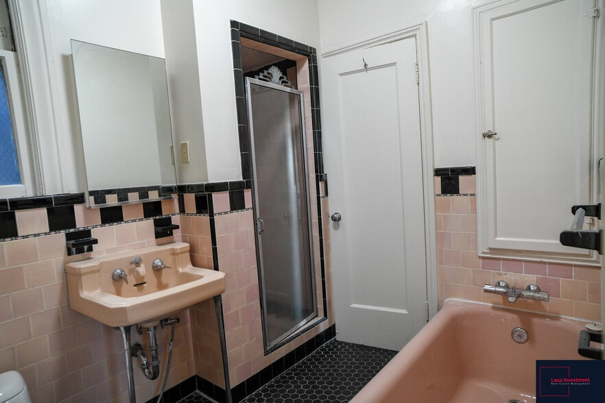 Bathroom - 1600 Clement St