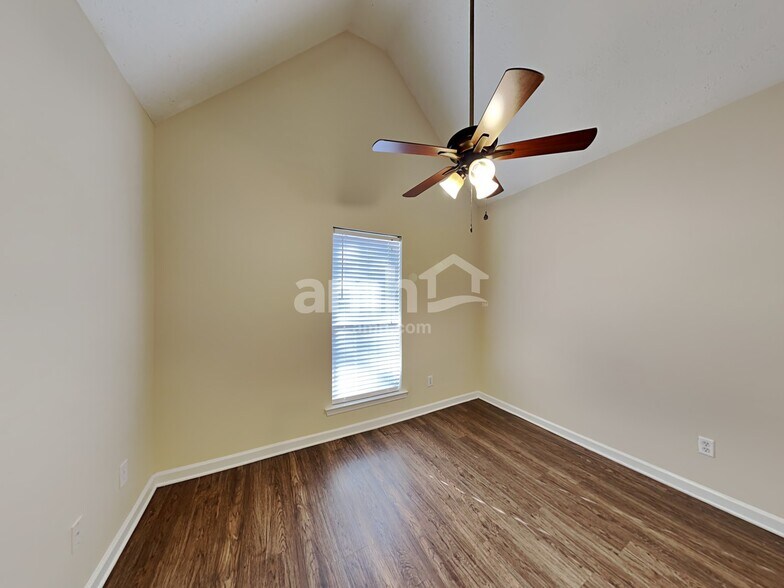 Building Photo - 515 Chaseridge Dr