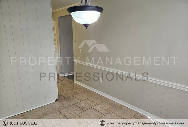 Building Photo - Relaxing and ready for you located in the ...