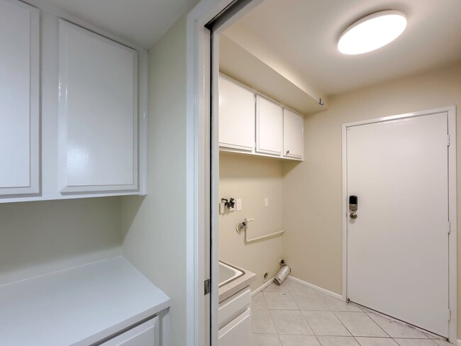 Building Photo - ~POOL HOME~ For Rent in Mission Viejo! 5 Bedrooms!