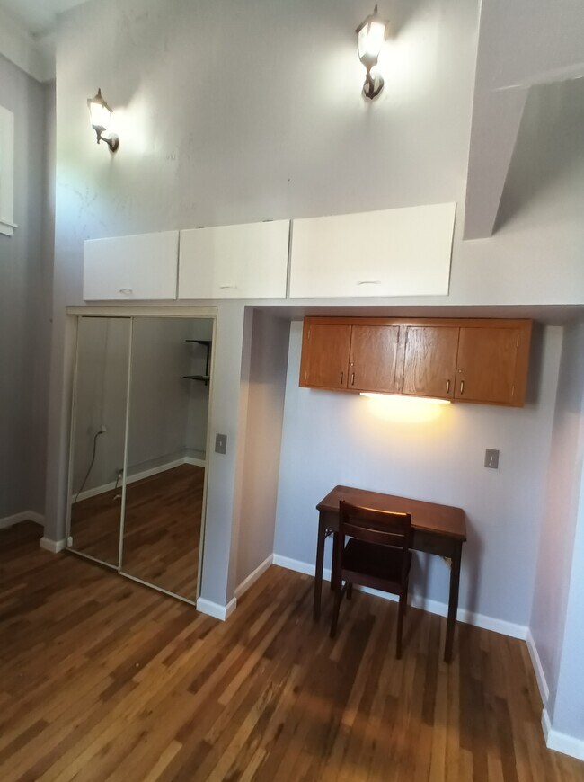 Building Photo - 2009 2nd St NE