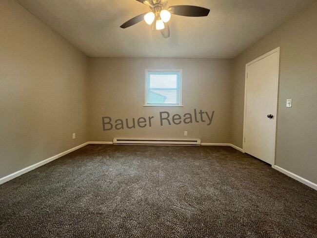 Building Photo - Three Bedroom, Plymouth Local Schools