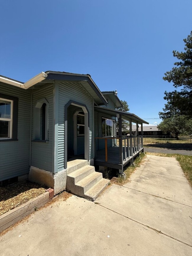 Building Photo - Adorable Renovated Farmhouse!