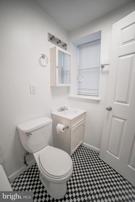 Building Photo - 525 E Snyder Ave