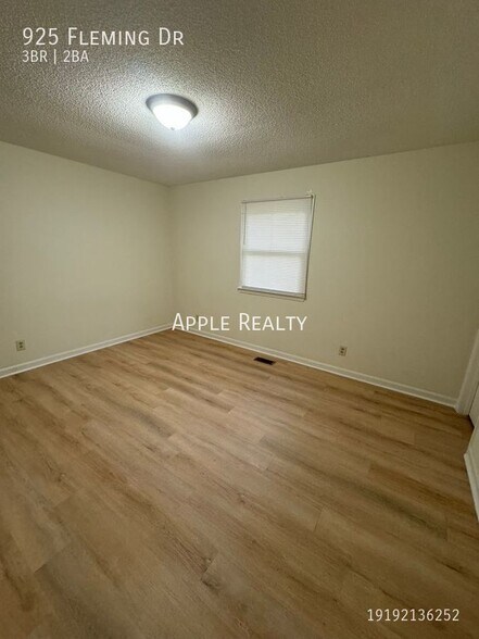 Building Photo - 925 Fleming Dr