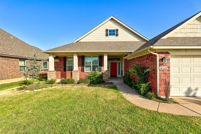 Building Photo - Desirable Home In Valencia Park!