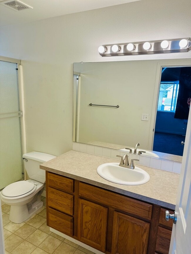 Building Photo - Charming Home in Terrific Central Location