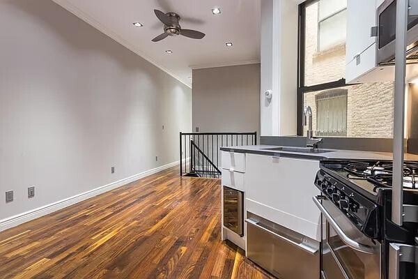 Primary Photo - 15 W 103rd St