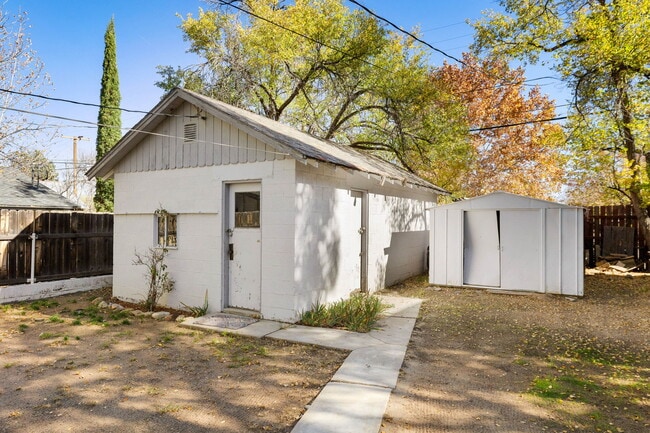 Building Photo - 113 Garden St