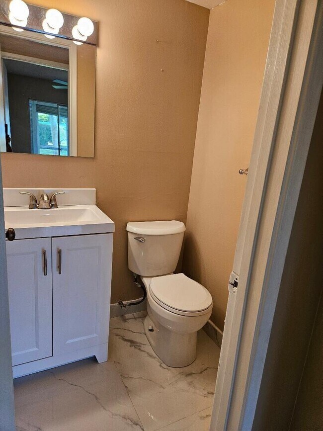 Building Photo - 300 Village Green Cir S