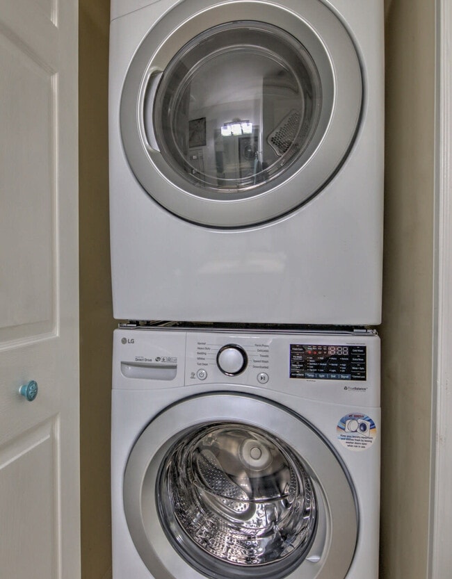 Building Photo - 9187 Celeste Dr