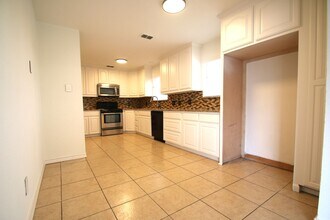 Building Photo - Upgraded 3BR Home | Granite Kitchen, High Ceilings & Gated Backyard | Minutes to Downtown Fort Worth
