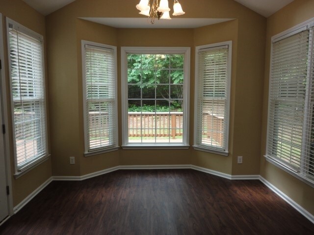 Building Photo - 1034 Chesterfield Place NW