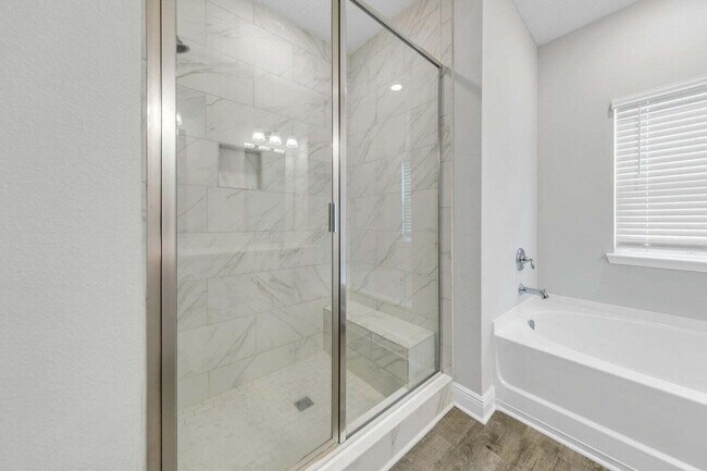 Building Photo - 44 Oak Trees Ln W