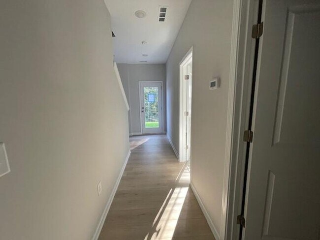 Building Photo - 1988 Chipley Dr