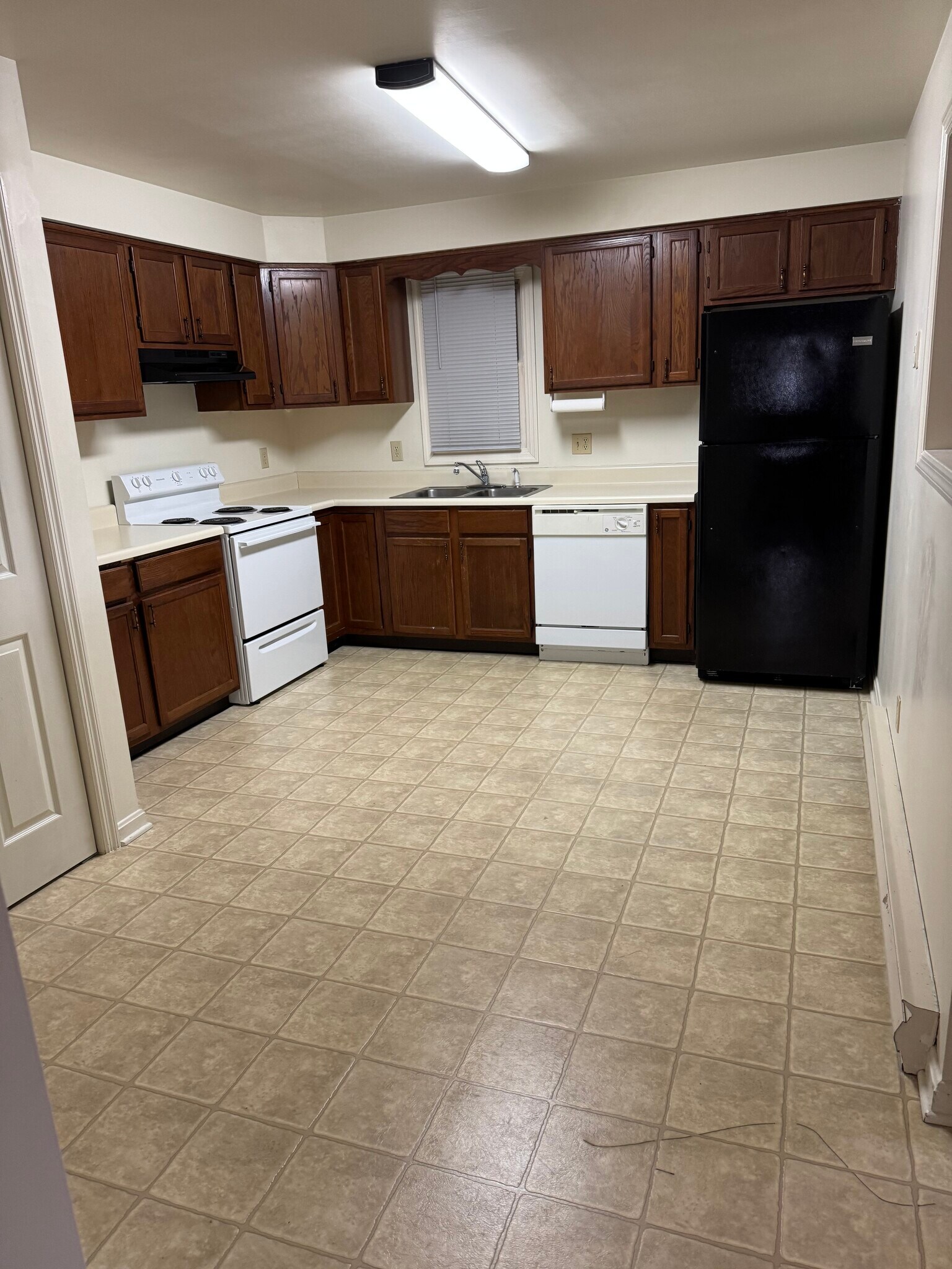 Building Photo - 14765 Sherwood Dr