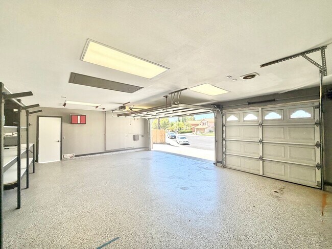 Building Photo - Cul-de-Sac 3 Bedroom 2 Bathroom Home with SOLAR, 3-Car Garage & LARGE Backyard