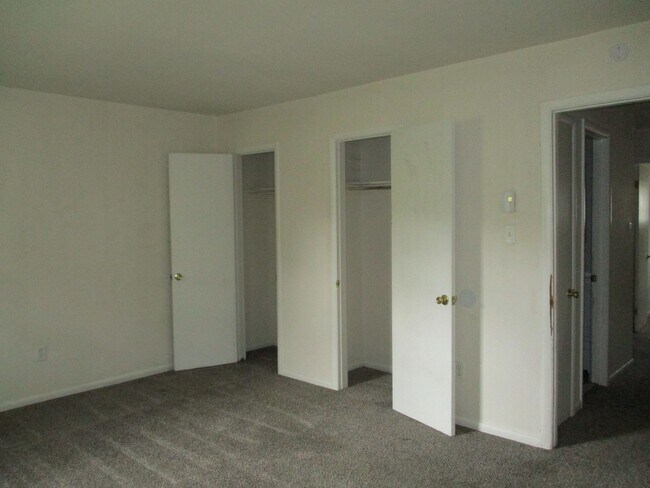 Building Photo - 3BR Townhome with garage! - Northampton School District