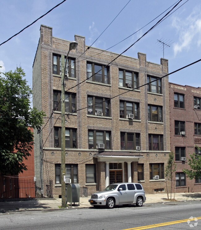 Primary Photo - 245 McLean Ave