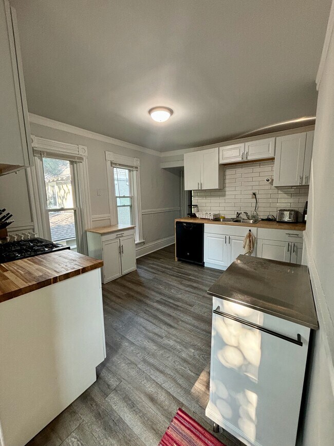 Building Photo - 3224 Hennepin Ave