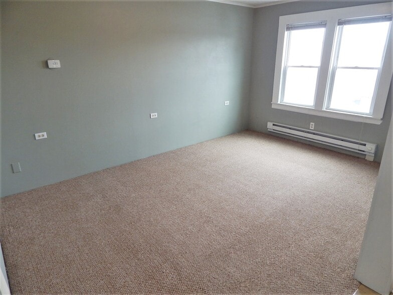 Living Room - 109 W Chestnut St