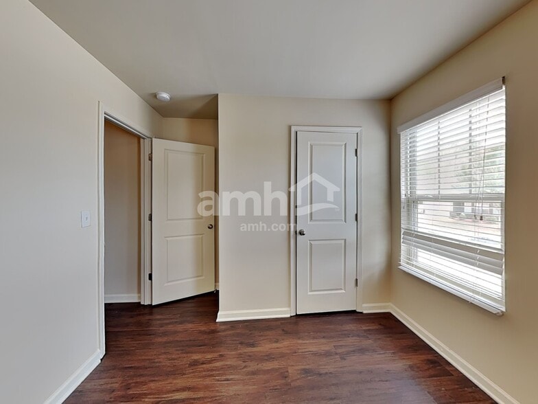 Building Photo - 4104 Dale Dr SE
