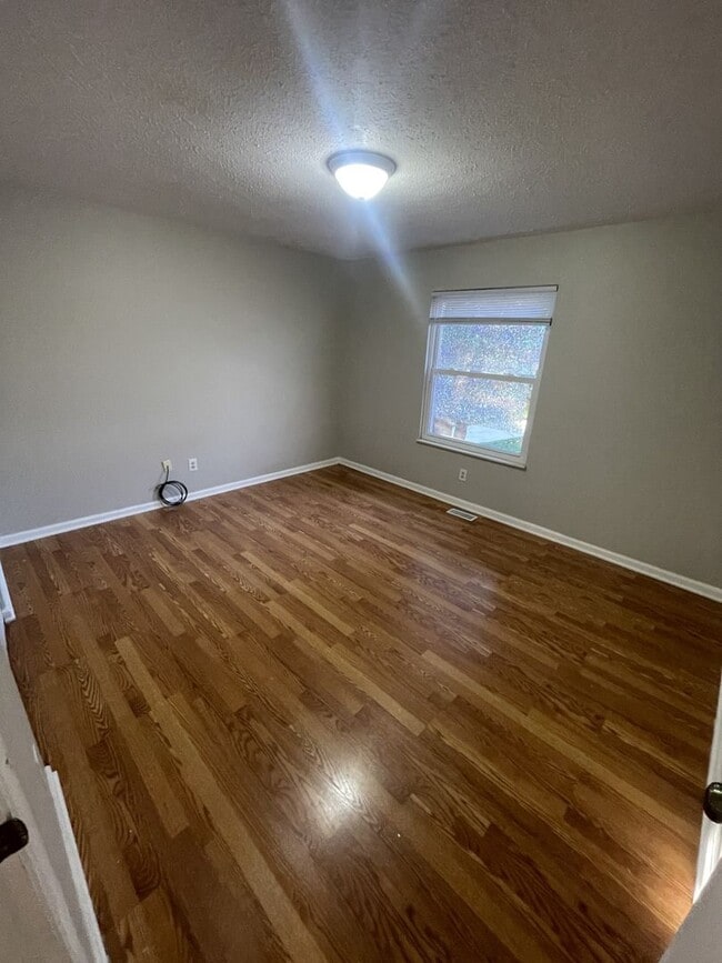 Building Photo - 4 Bd 2 ba house