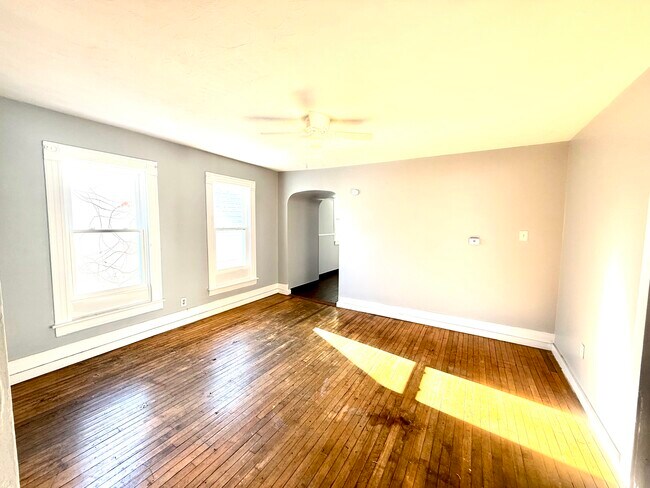 Building Photo - 909 Oak St