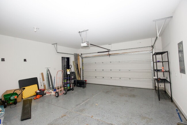 Building Photo - Spacious 3-Bed, 2.5-Bath Modern Home w/ 3-Car Garage in Highcroft – Close to Fort Bragg!