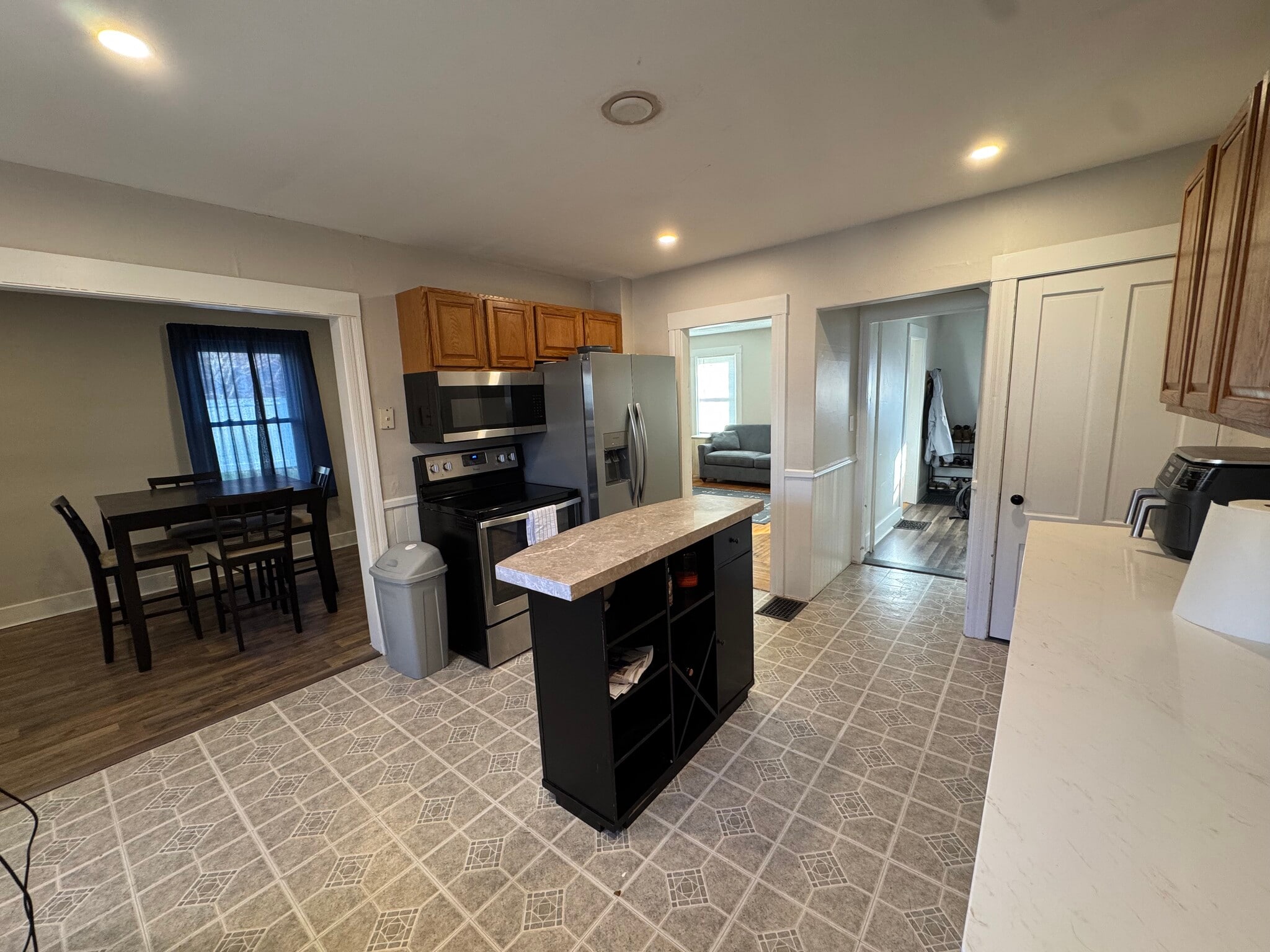 Building Photo - 258 Main St