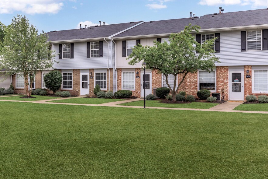 Building Photo - Westchester Townhomes