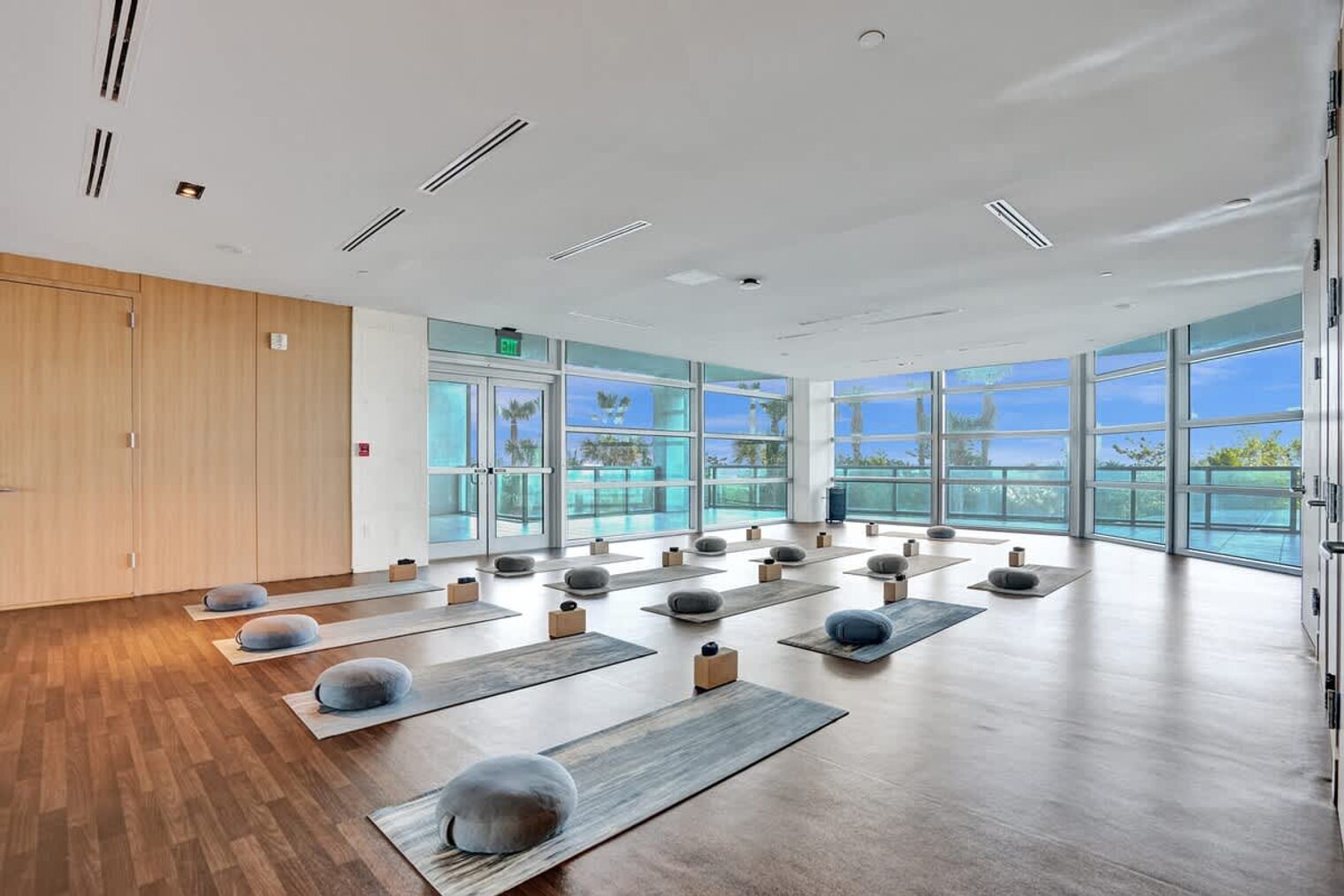 Building Photo - 3100 N Ocean Dr